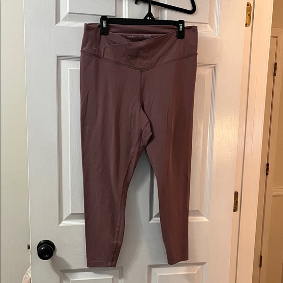 Old Navy Pants - Old Navy PowerChill Mauve Leggings